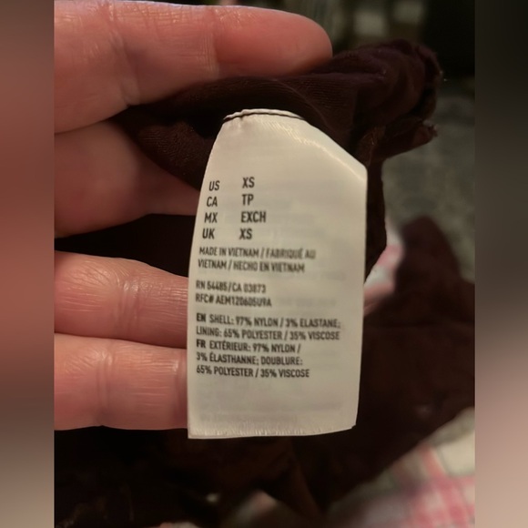 American Eagle size XS burgundy lace top - Picture 9 of 9